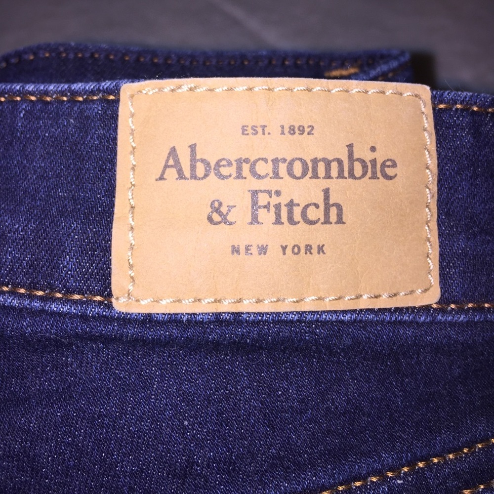 NWOT Abercrombie & Fitch Dark Wash Skinny Jeans